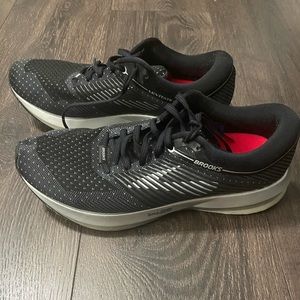 Brooks polka dot women’s size 9